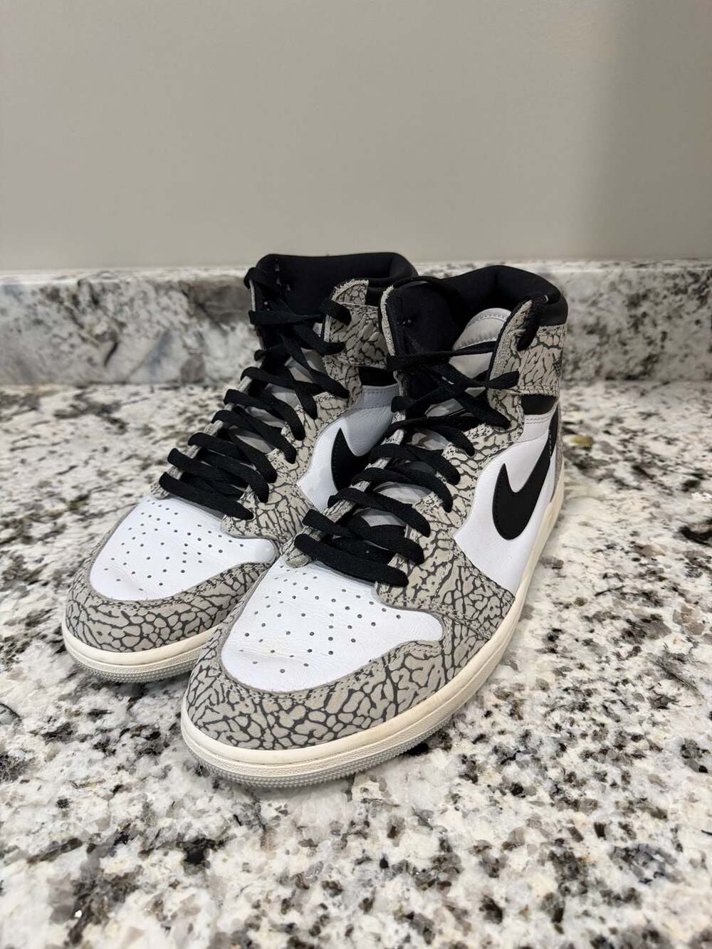 Air Jordan 1 Retro High OG White Cement / Grey DZ5485 052